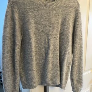 Beautiful Aritizia Grey Sweater